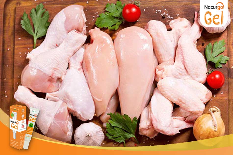Thịt gà dễ khiến những vết thương hở, vết thương sau phẫu thuật thành sẹo lồi 